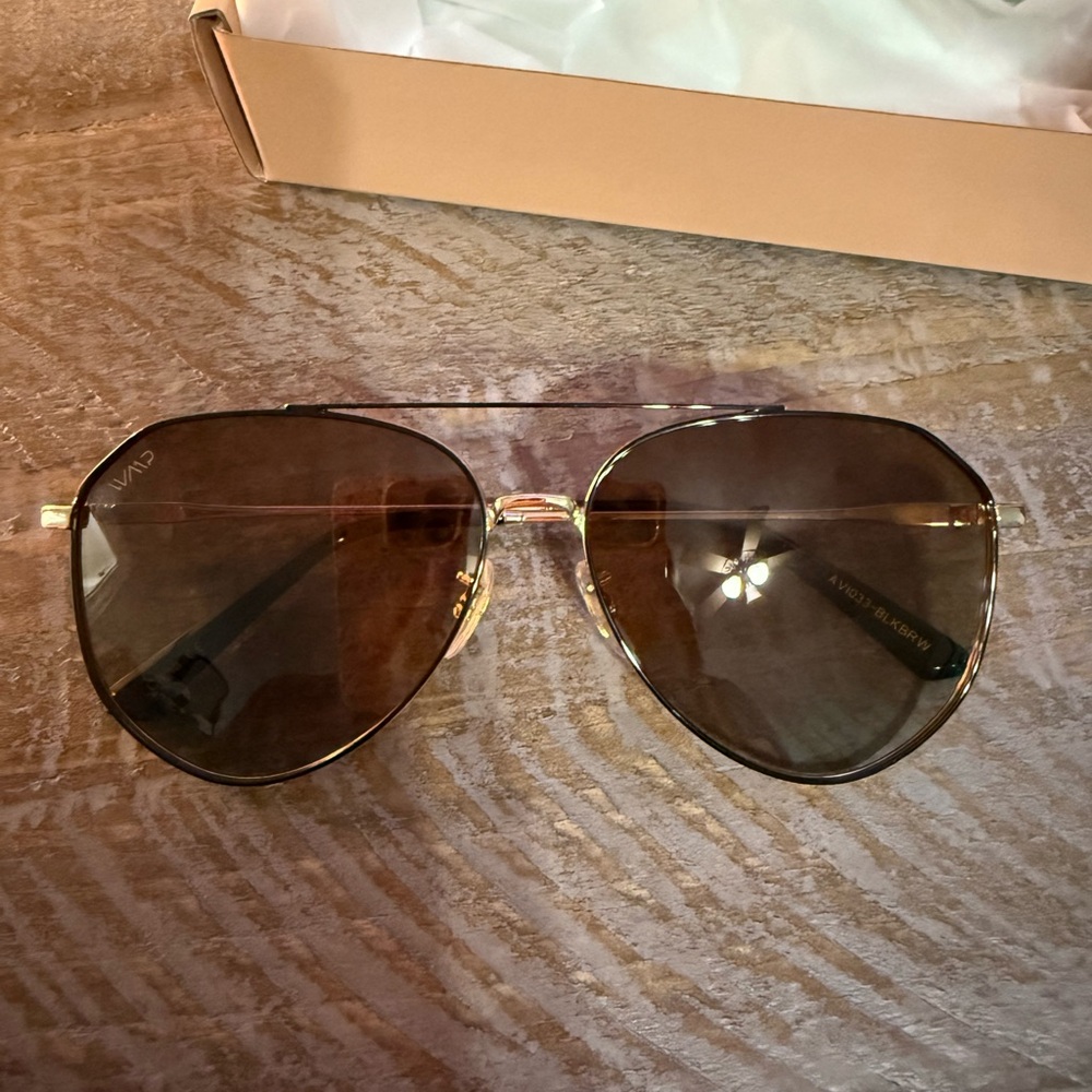 Chic Gold Aviator Sunglasses